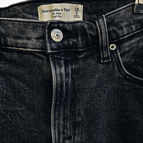 Abercrombie & Fitch High-Rise Black Wash Mom Jeans - Picture 4 of 4